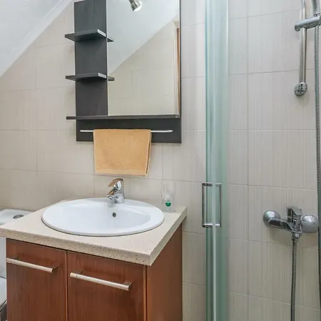 Sunny Deluxe Jacuzzi * Peran Triovasalos