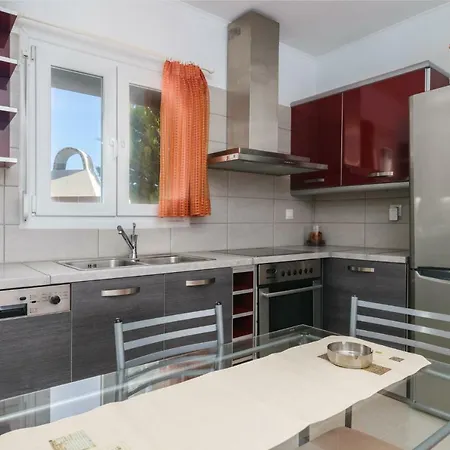 Sunny Deluxe Jacuzzi Apartment *