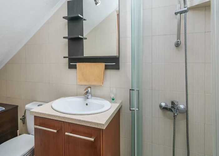 Sunny Deluxe Jacuzzi * Peran Triovasalos